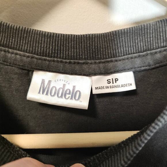 Modelo Men's Beer 6-Pack charcoal Gray Graphic print T-shirt Size small - Picture 8 of 8